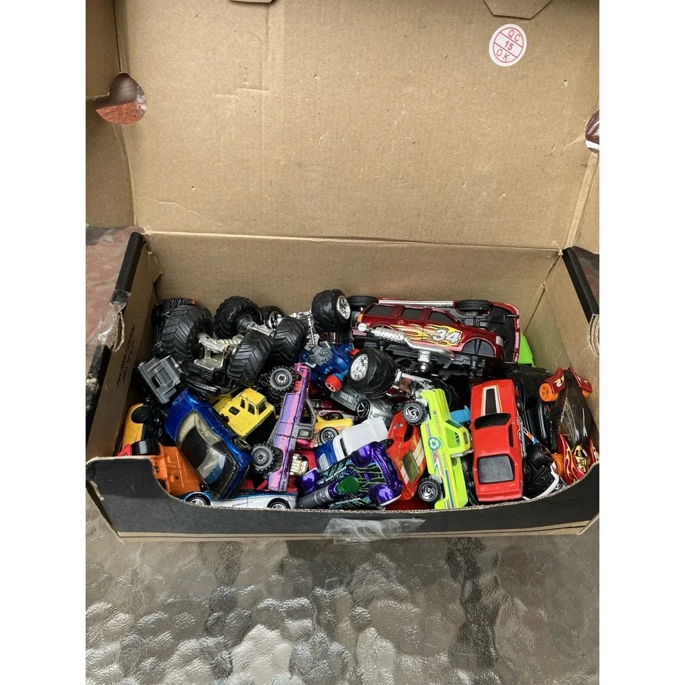Huge Lot of 40+ Pieces Vintage Matchbox-Hot Wheels Original